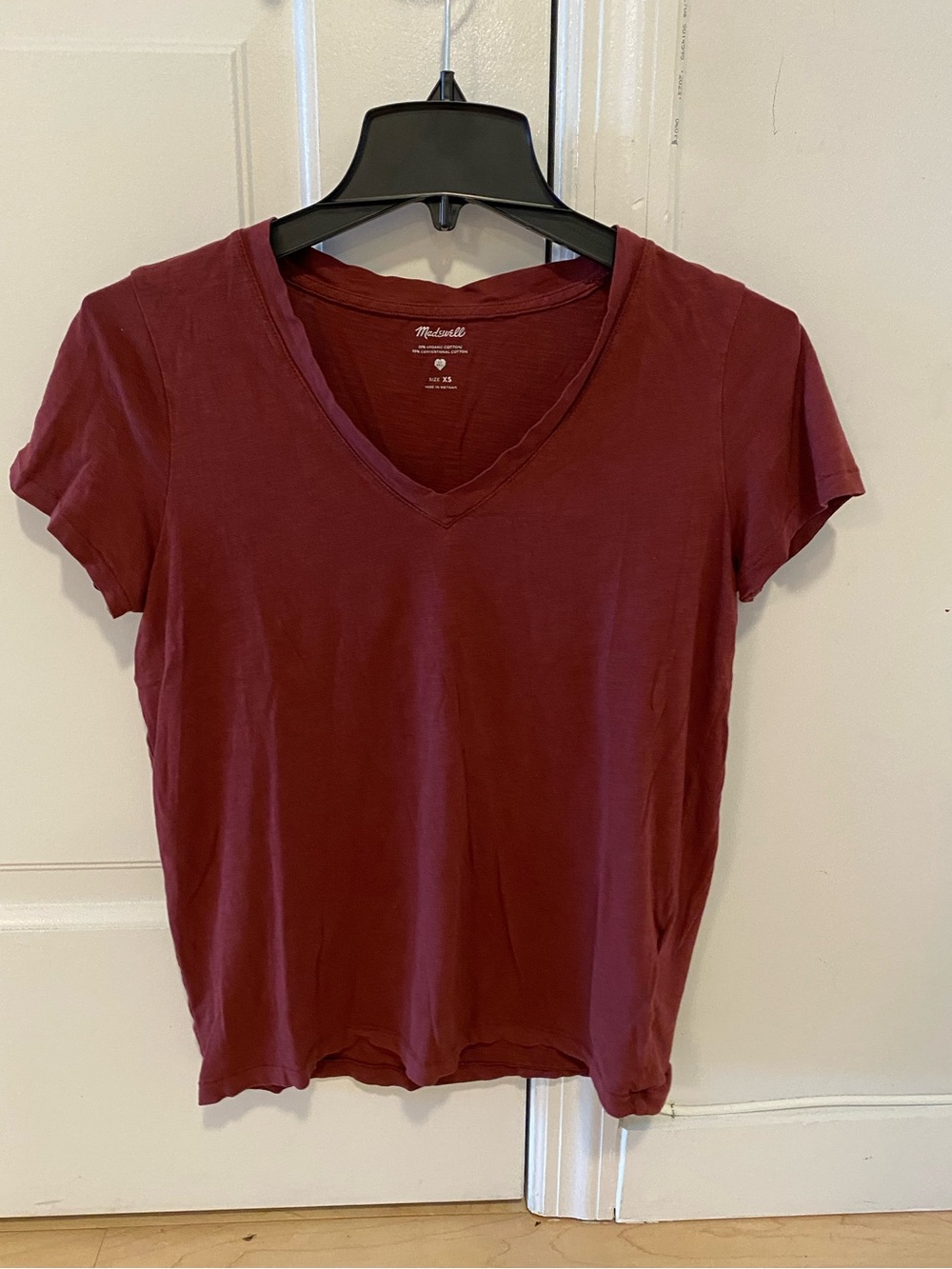 Madewell Burgundy V Neck Short Sleeve Tee Shirt Size XS Basic Capsule Top